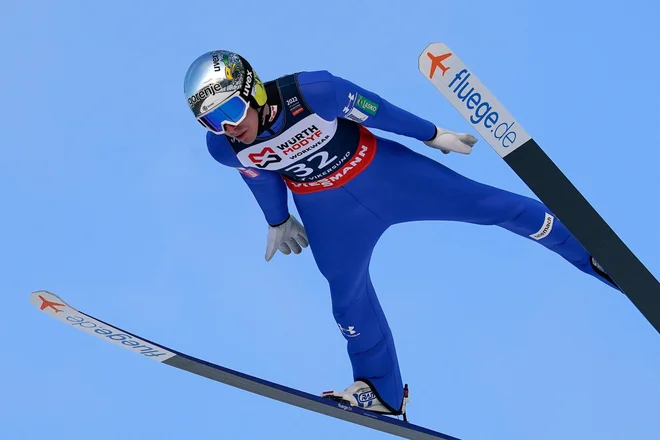Svetovni podprvak Timi Zajc iz tekme v tekmo dokazuje, da je veliki mojster letenja. FOTO: Terje Bendiksby/AFP