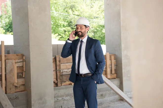 Zavarovalniški partnerji igrajo ključno vlogo pri zagotavljanju potrebnega kritja in zmanjševanju tveganj v vsakem gradbenem projektu. FOTO: Depositphotos