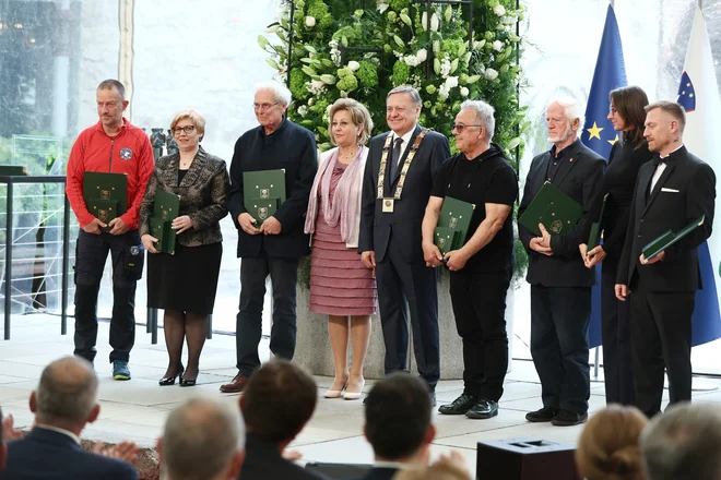 Letošnji prejemniki občinskih plaket pa so:  Miha Kralj, Dušan Weber, Karl Pollak, dr. Viktor Grilc, Gledališče Glej, Gerontološko društvo Slovenije in Ženski pevski zbor Rozka Usenik, KUD Šentvid nad Ljubljano. FOTO: Jože Suhadolnik/Delo