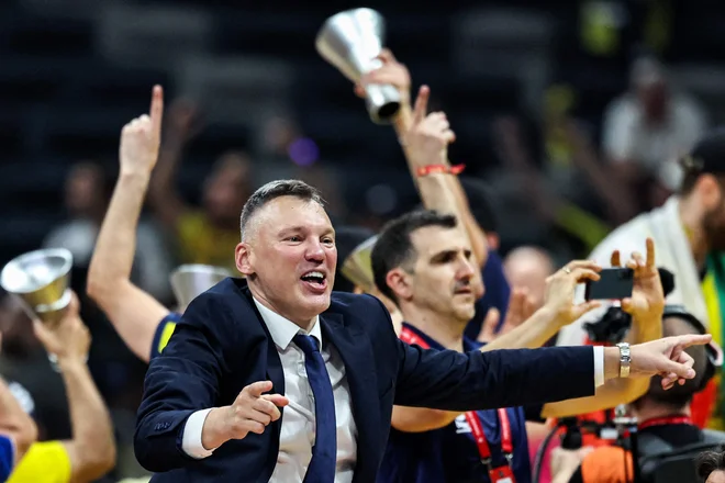 Šarunas Jasikevičius se je veselil naslova prvaka. FOTO: Fadel Senna/ AFP